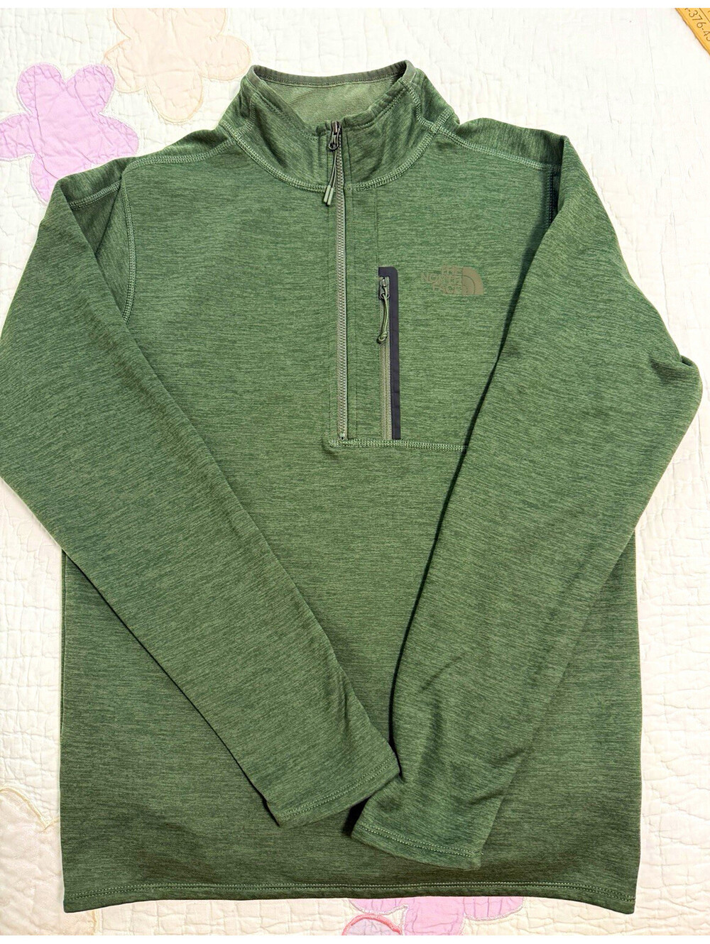 The North Face Men’s Green 1/4 Zip Mock Neck Polyester Hiking Pullover S